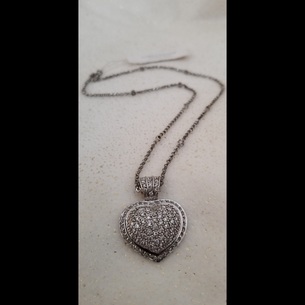 Beautiful sterling silver pavè heart necklace